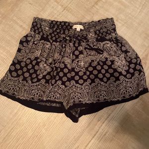 Cute little fun shorts medium